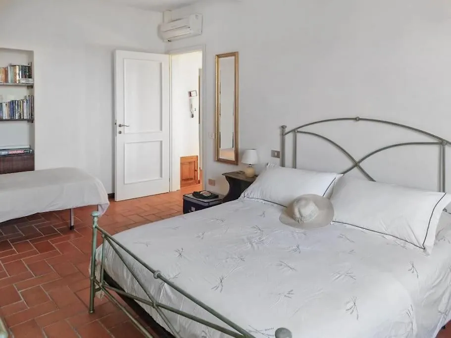 * Apartment In Barga Old Town With Amazing Views